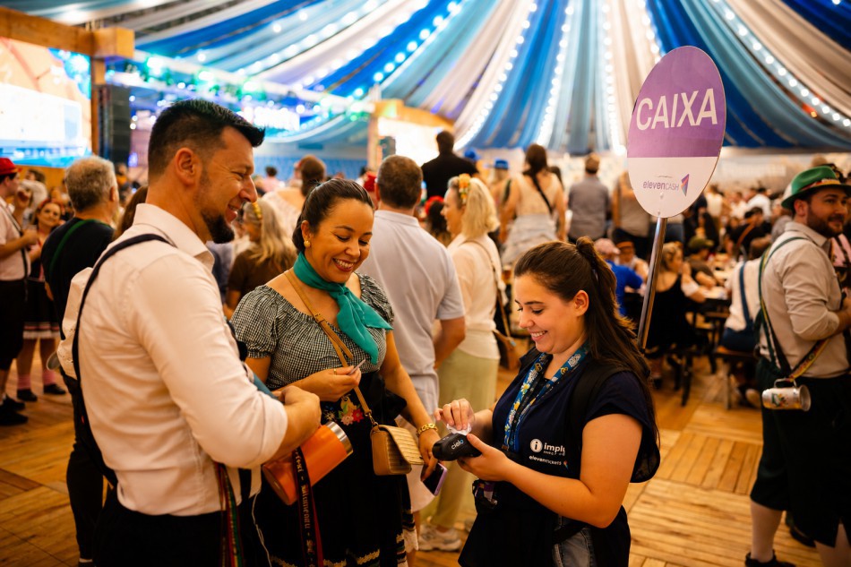 Inscrições abertas para vagas temporárias de trabalho na 41ª Oktoberfest Blumenau
