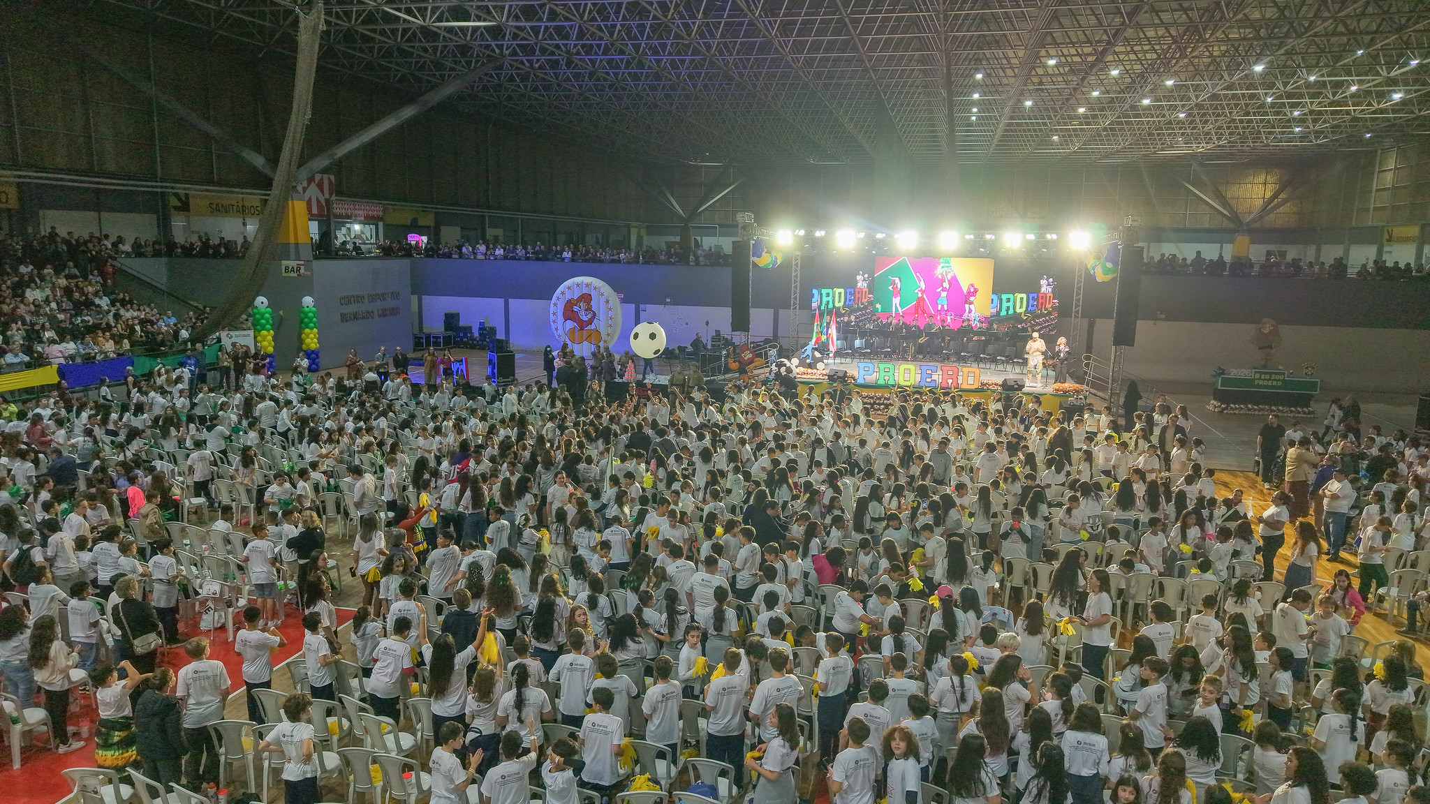 Formatura do Proerd reuniu mais de 1,6 mil estudantes da rede municipal nesta quarta-feira, dia 26