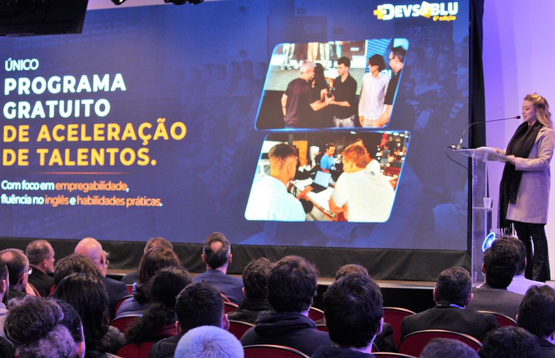 Programa +Devs2Blu inicia sexta turma com investimento ampliado da Prefeitura de Blumenau