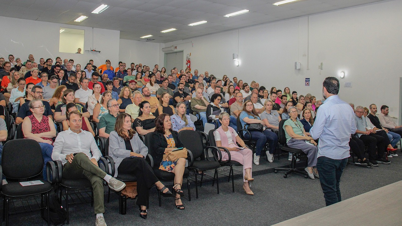 Projeto Olhos Atentos promove certificação de fiscais de contratos da Prefeitura de Blumenau