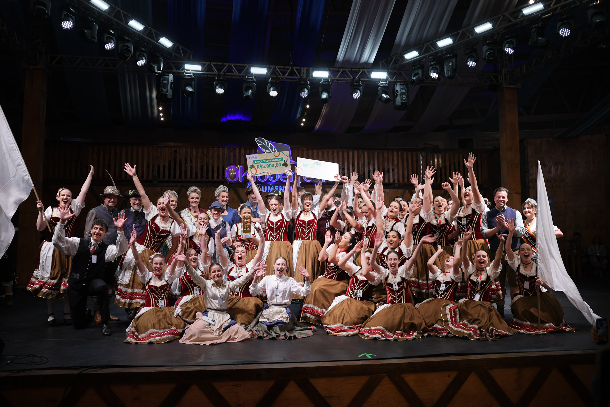 Grupo Arte Popular é bicampeão do Festival de Danças Germânicas da 41ª Oktoberfest