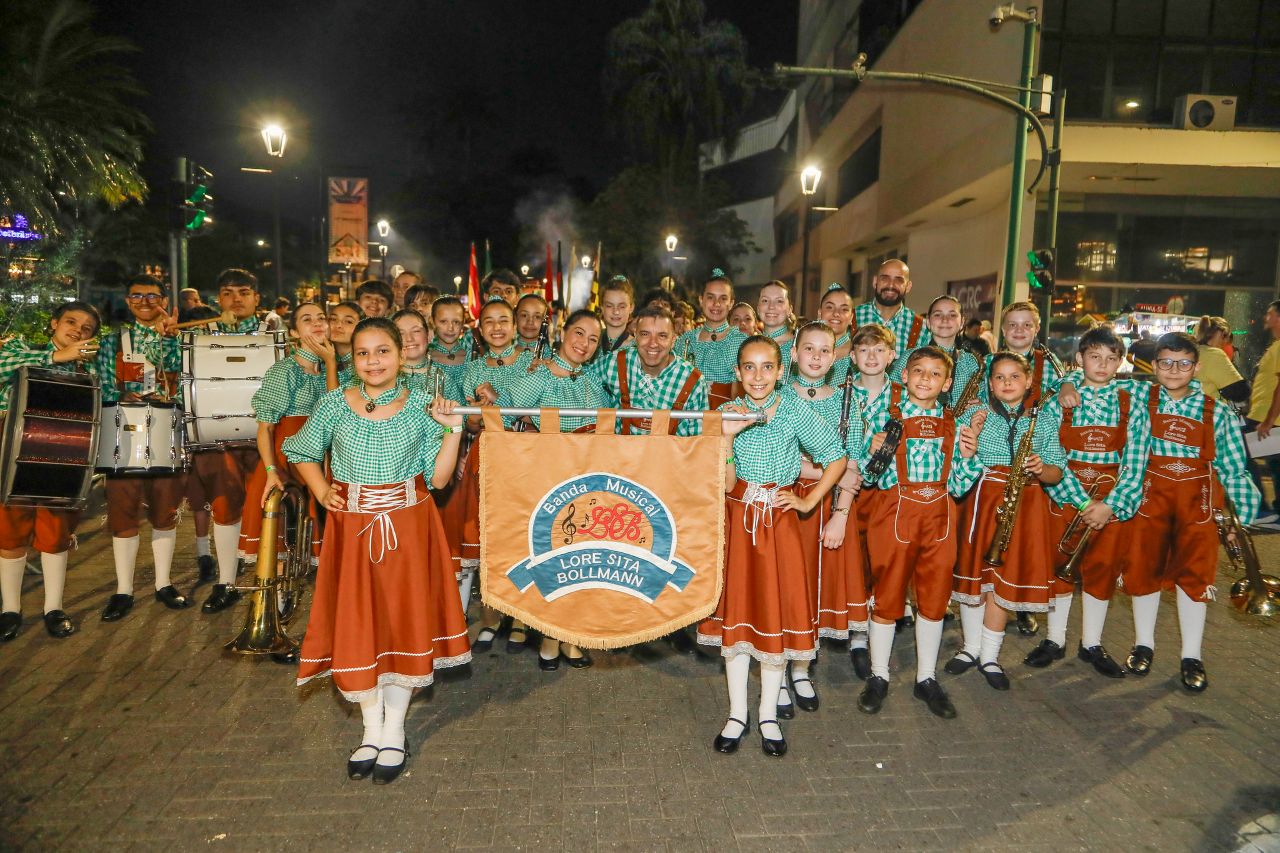 Banda da EBM Lore Sita Bollmann na preparação para o desfile (Foto: Giovanni Silva, PMB, Divulgação)