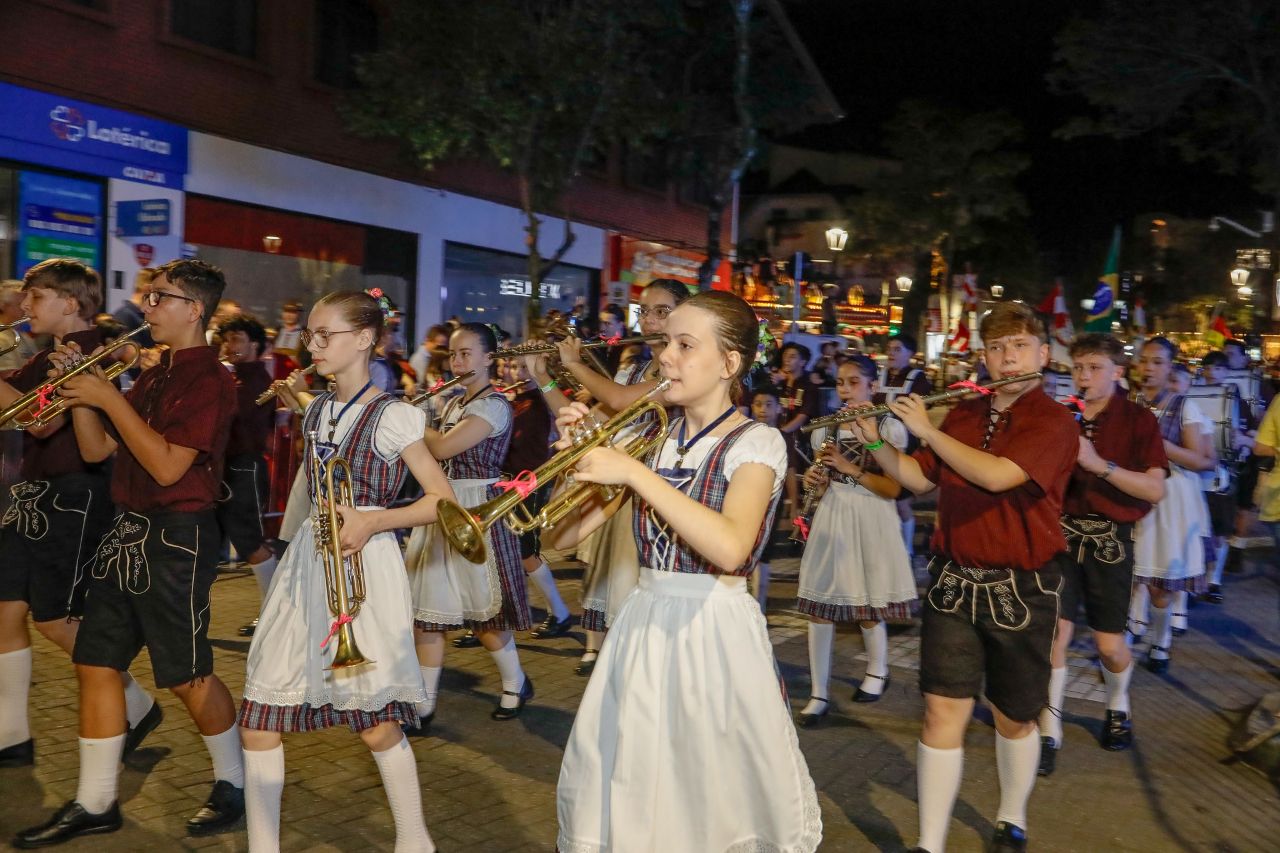 Banda da EBM Visconde Taunay no desfile (Foto: Giovanni Silva, PMB, Divulgação)