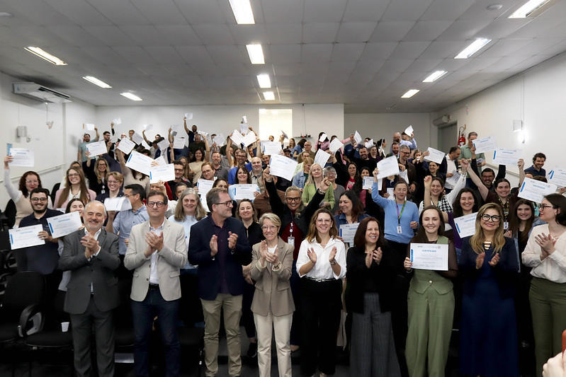 Gestores e fiscais de contratos de Blumenau recebem certificados após capacitação que amplia transparência pública