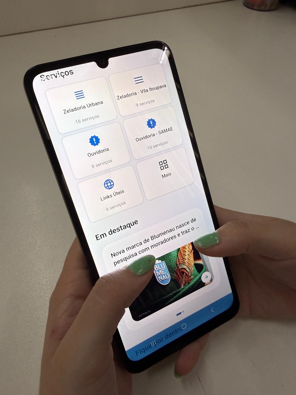 Blumenau lança aplicativo com serviços públicos no celular
