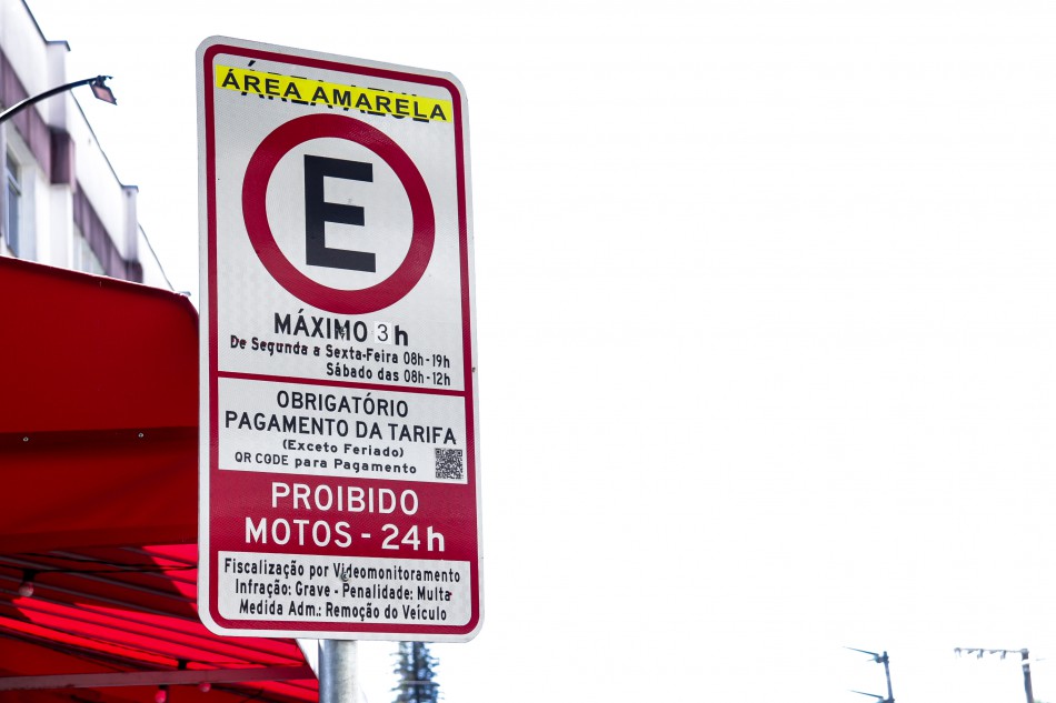 Antigas vagas da Área Azul são reativadas e passam a operar com tempo maior para estacionamento
