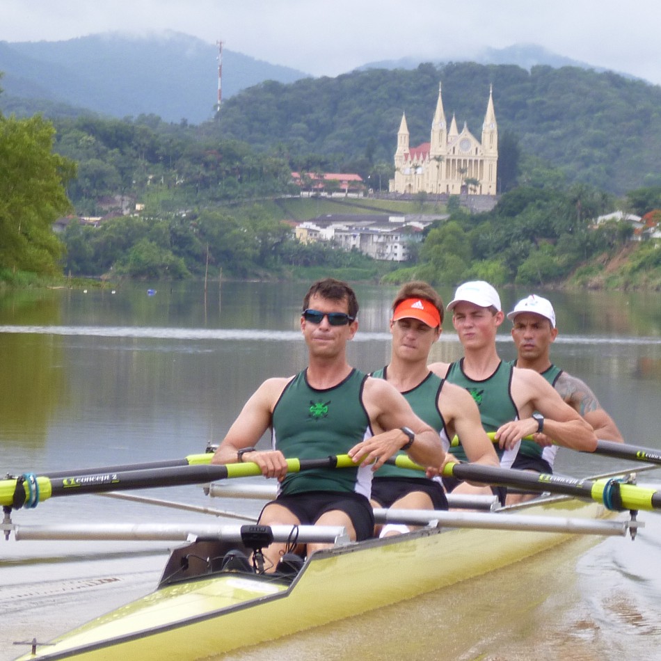 Remadores fazem travessia histórica de Navegantes a Blumenau