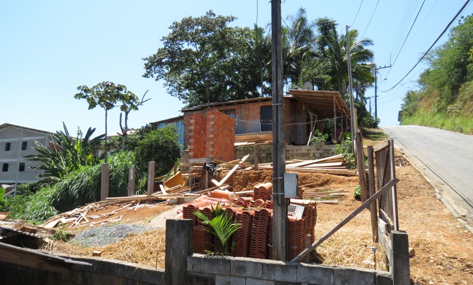 Prefeitura combate invasão de áreas públicas