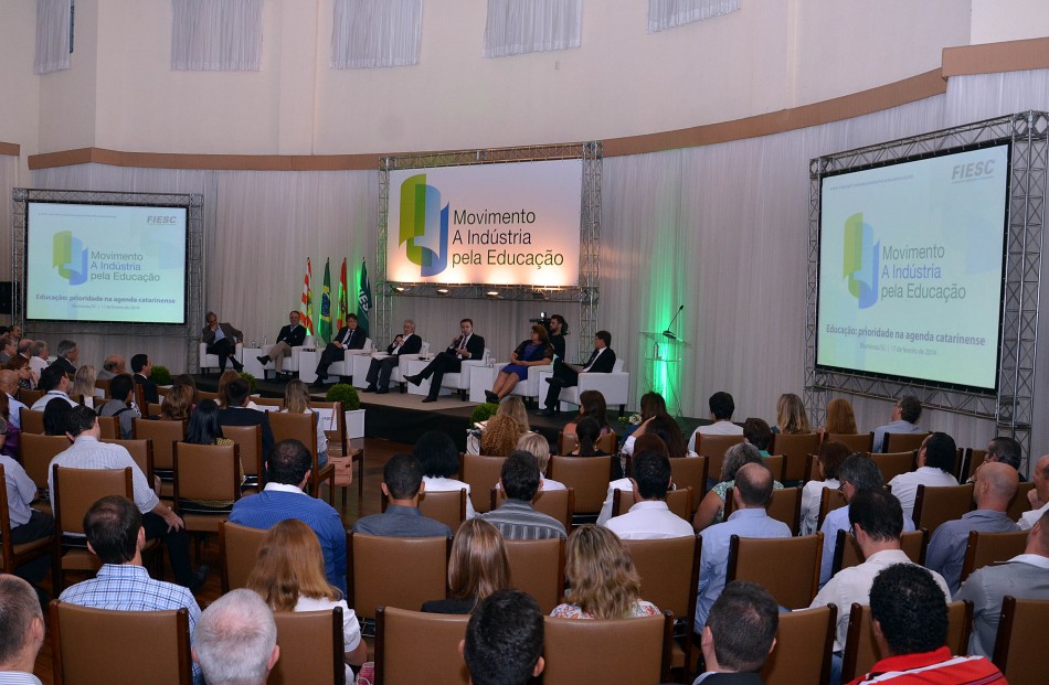 Fiesc lança movimento pela educação dos trabalhadores em Blumenau
