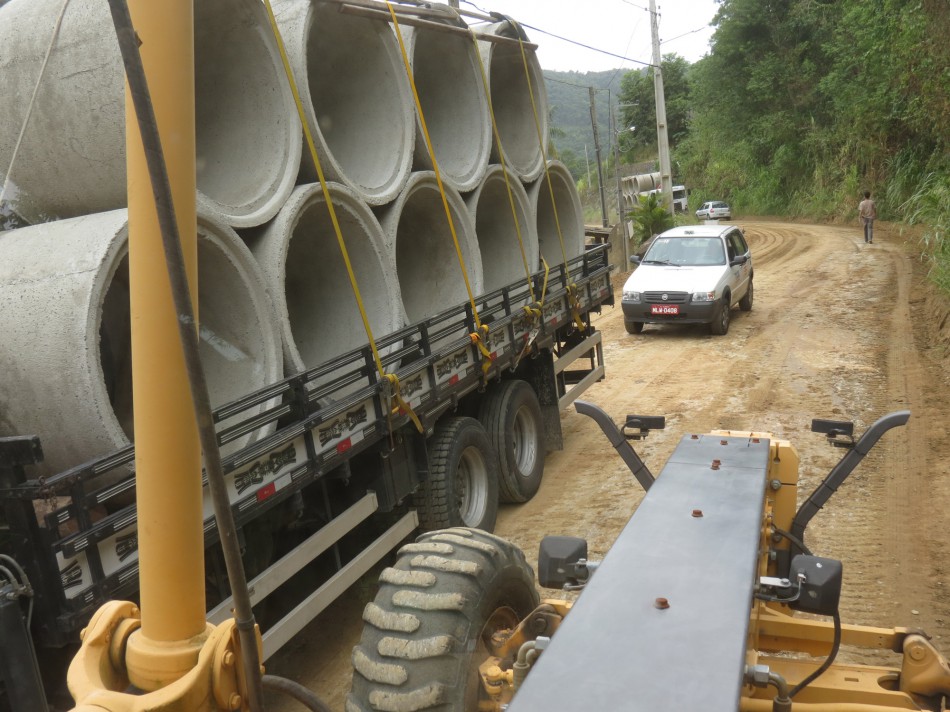 Rua Herman Berthel recebe obras de melhorias