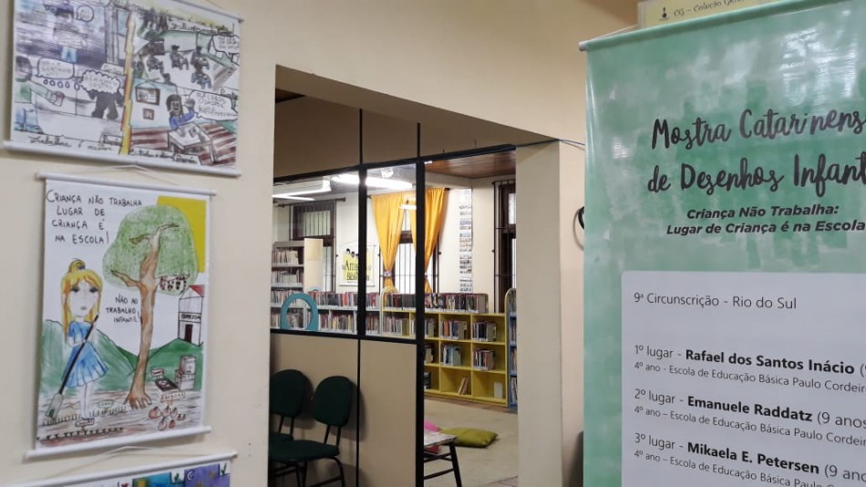 Biblioteca Municipal recebe exposição infantil