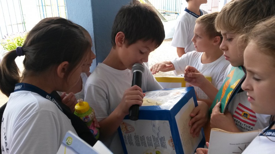 Poesia toma conta das unidades de ensino nesta sexta-feira