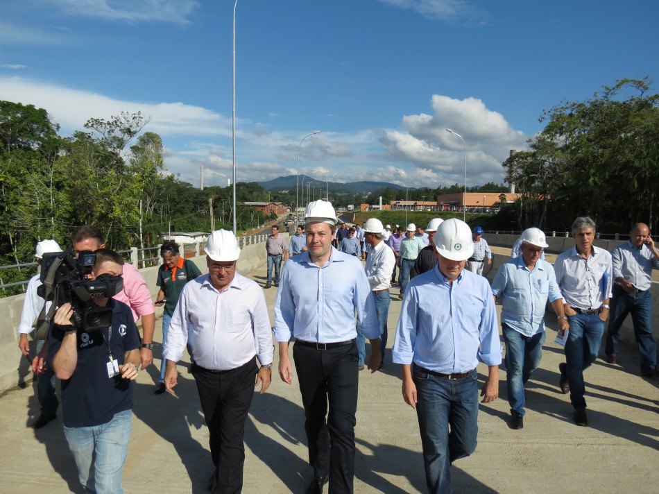 Napoleão Bernardes e Raimundo Colombo visitam Ponte do Badenfurt