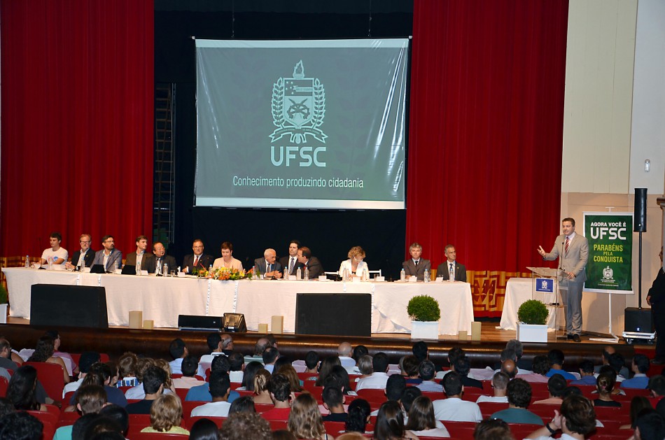 Aula magna oficializa início das aulas no campus da UFSC de Blumenau