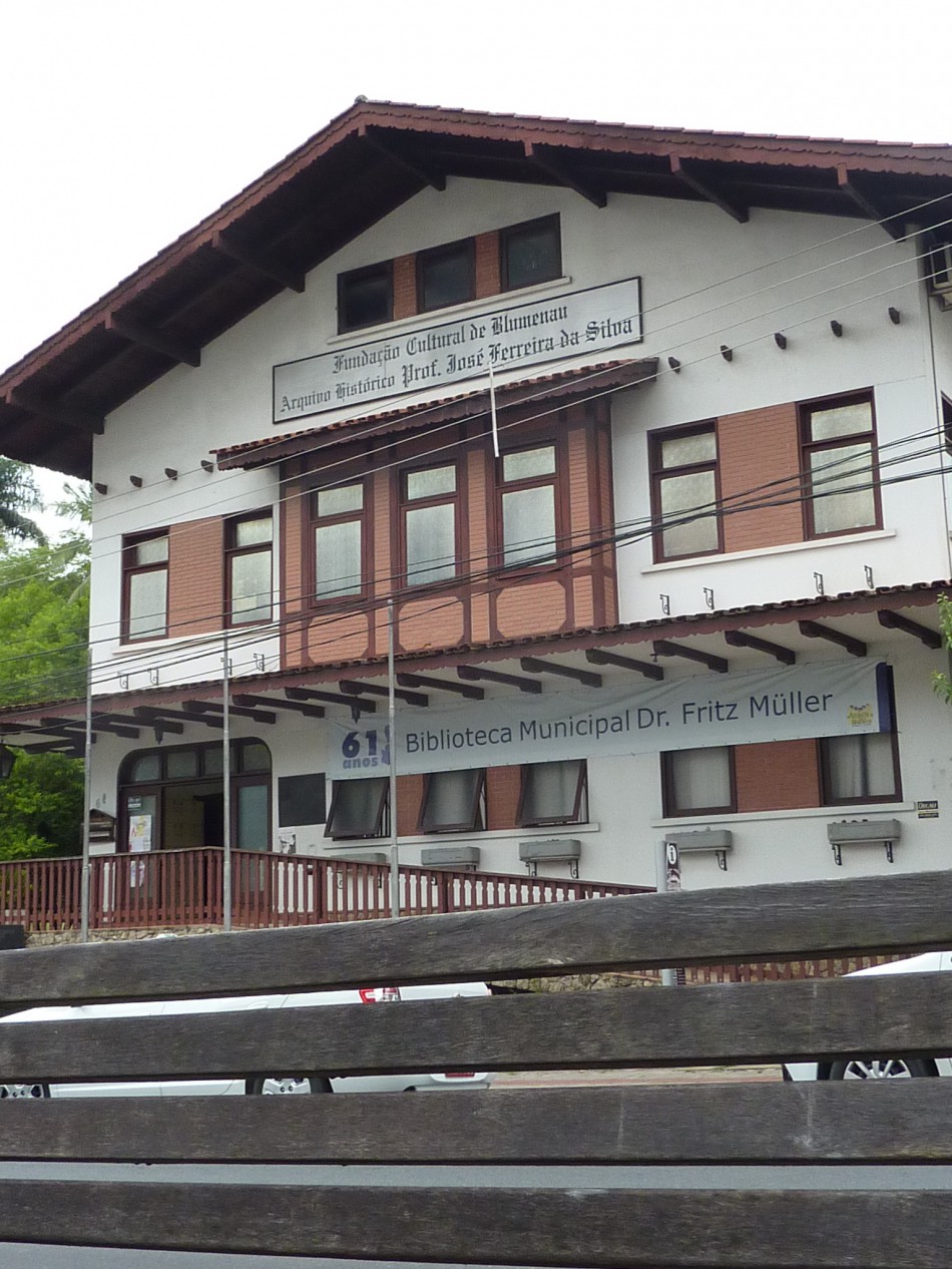Biblioteca Dr. Fritz Müller retoma atendimento aos sábados