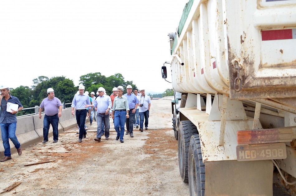 Prefeito apresenta obras da Ponte do Badenfurt a entidades da cidade