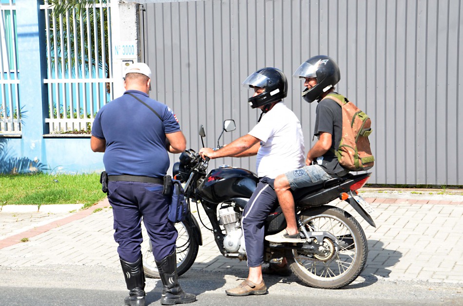 Guarda de Trânsito promove blitz com foco nas motocicletas