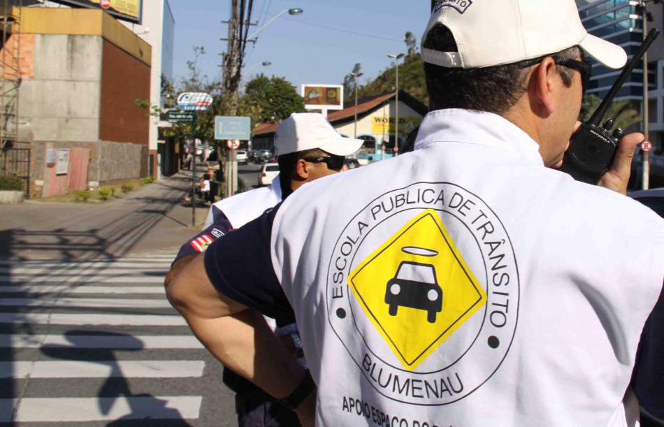 EPTrans promove blitz educativa direcionada aos pedestres