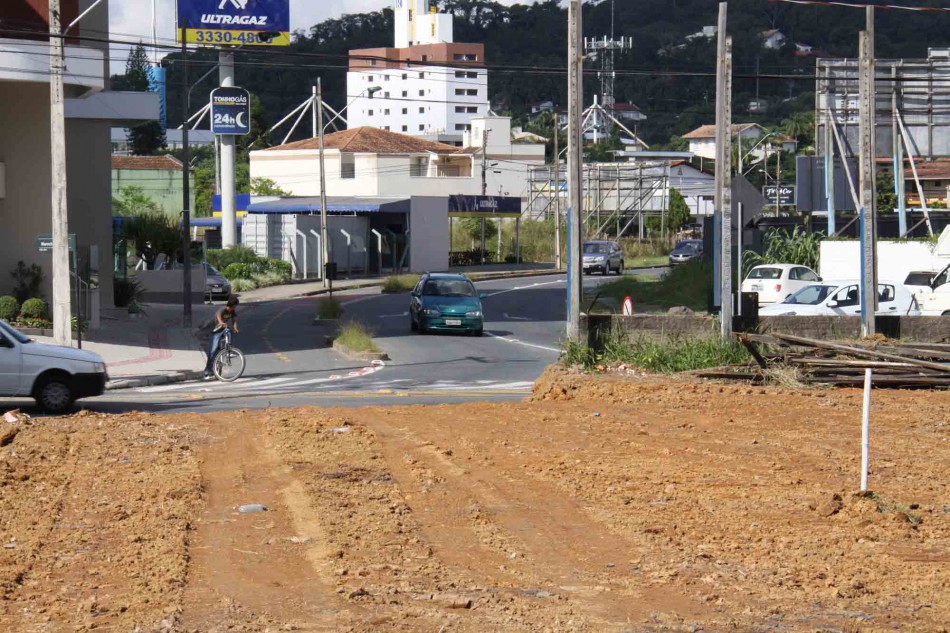 Prefeitura inicia limpeza do primeiro trecho da Humberto de Campos