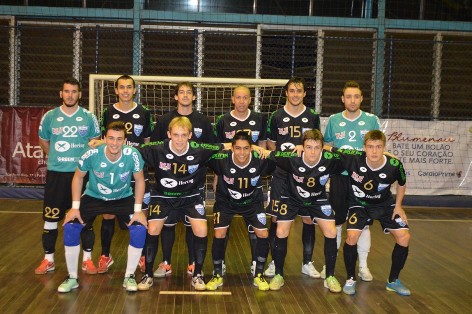 Futsal de Blumenau vence mais uma e lidera Divisão Especial