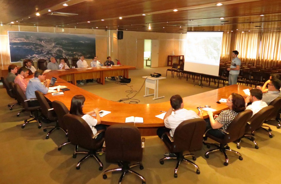 Grupo se reúne para discutir riscos e desastres naturais