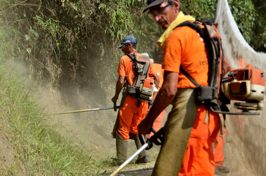 Equipes de roçada atuam em força tarefa de Norte a Sul da cidade