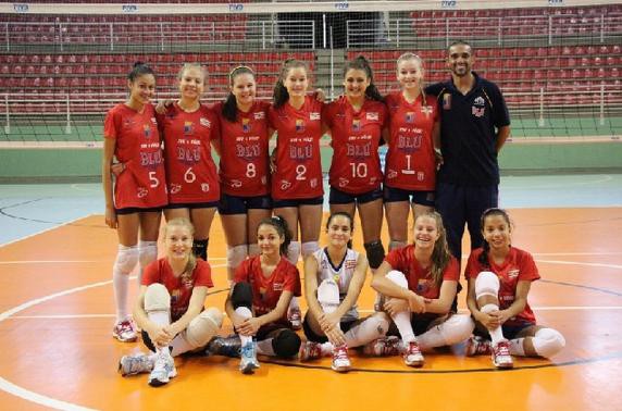 Equipe infantil do Bluvolei estreia bem no Campeonato Estadual Infantil