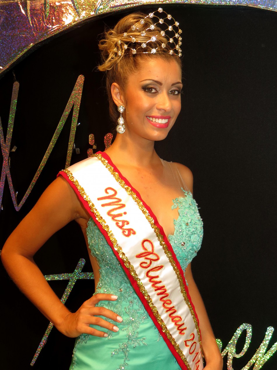 Miss Blumenau 2014 atua como jurada no Concurso da Rainha do Comércio