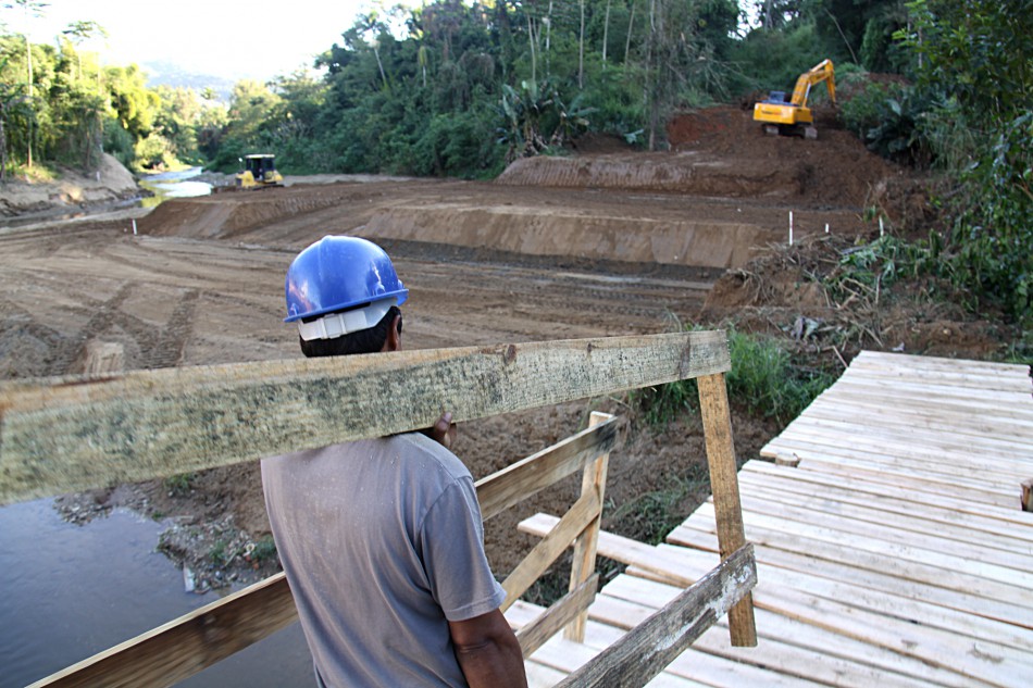 Obras em ritmo acelerado na rua Humberto de Campos