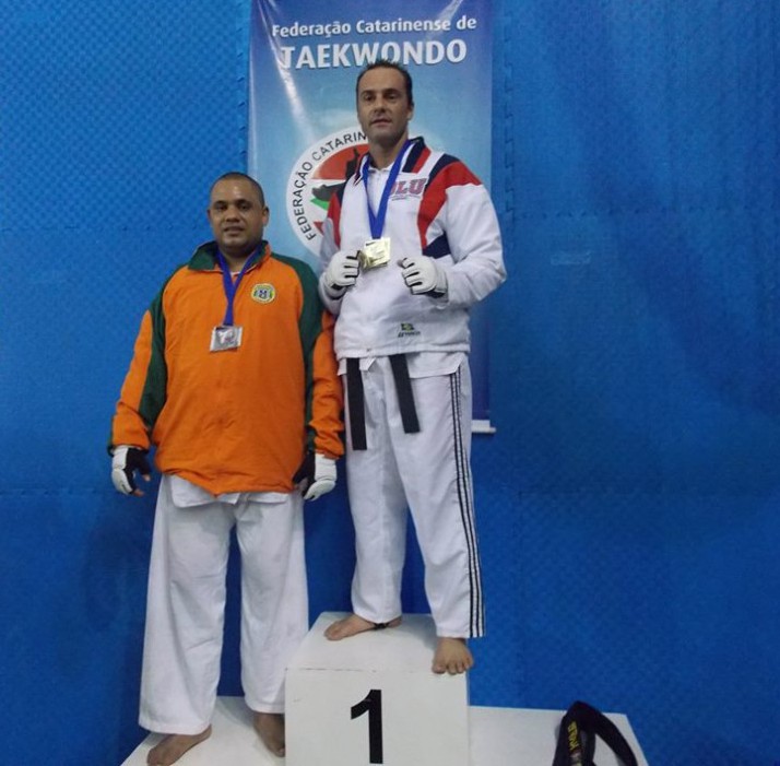 Taekwondo de Blumenau conquista medalhas no Floripa Open