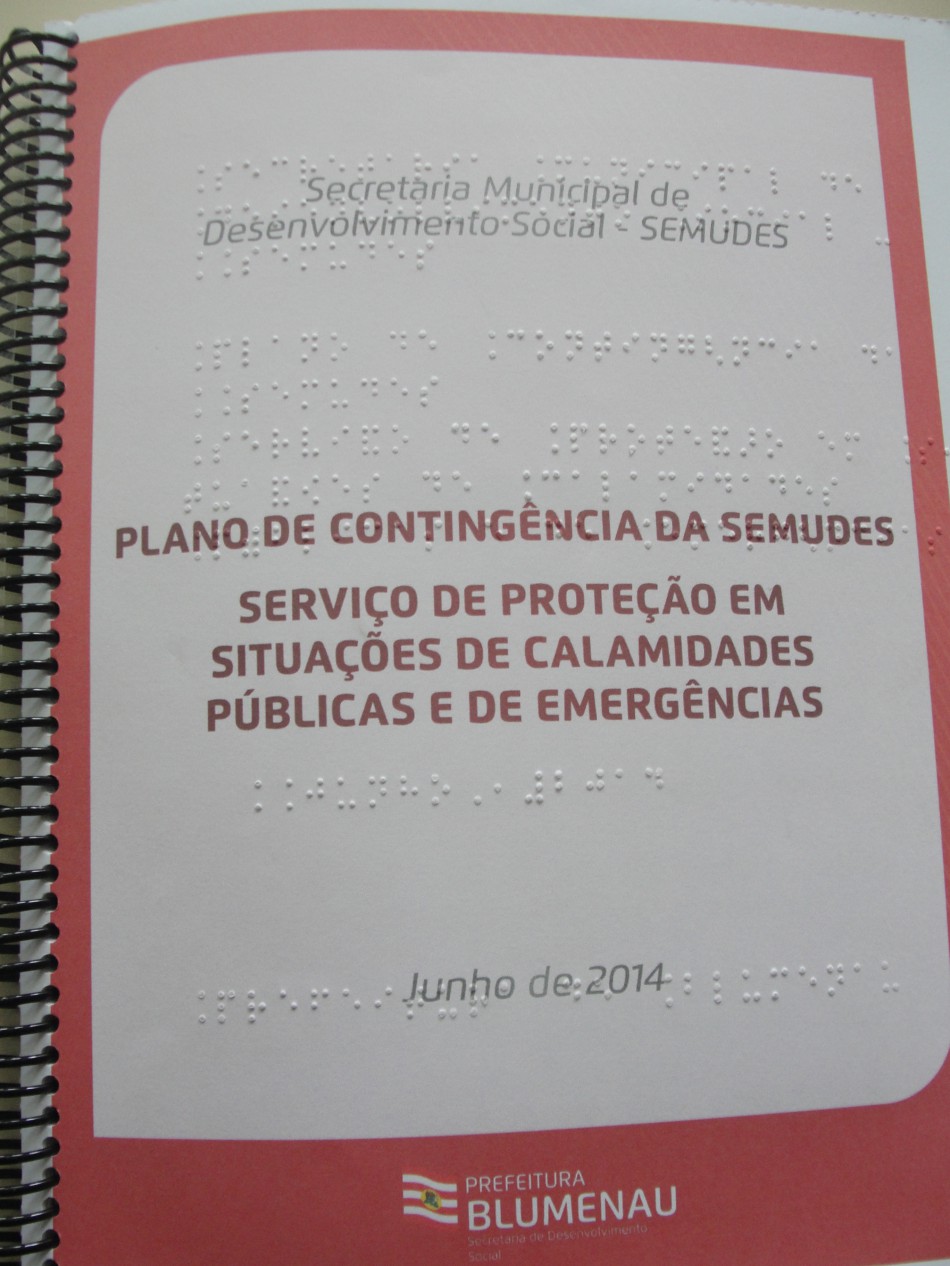 Cartilha em braille orienta ações em calamidades