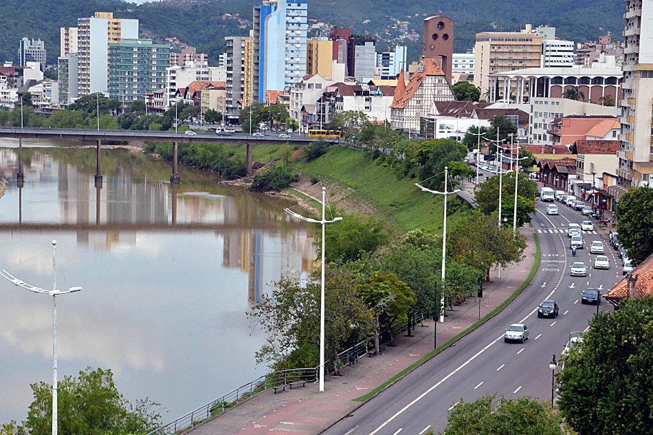 Obra deixa Avenida Beira-Rio em meia pista nesta sexta-feira