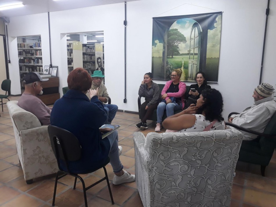 Biblioteca Municipal realiza ações de incentivo à leitura para diferentes públicos