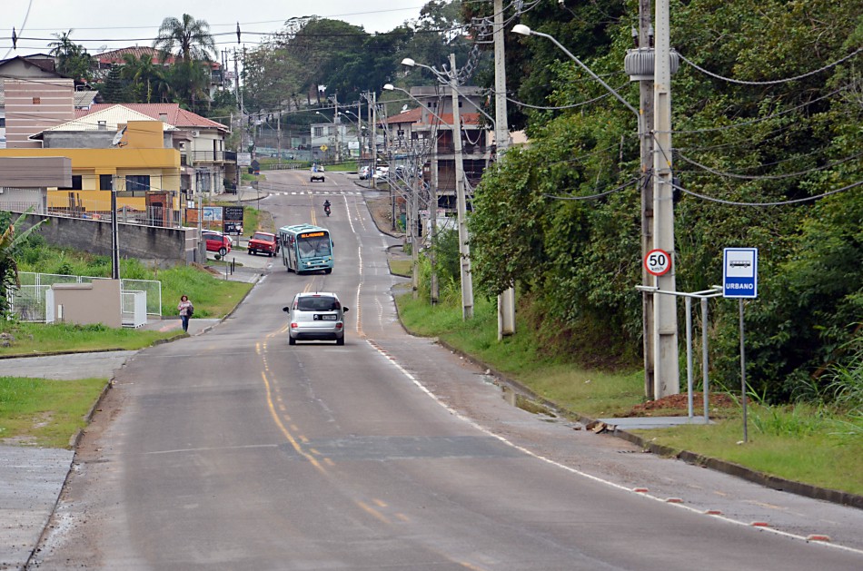 Comunidade da rua Guilherme Poerner recebe novo ponto de ônibus