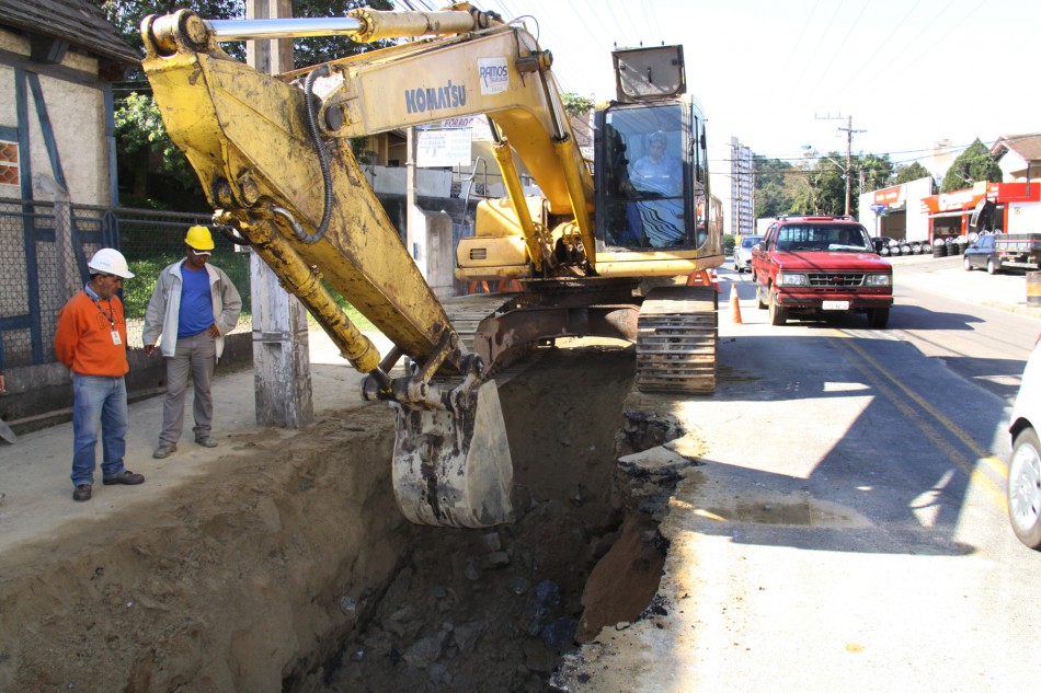 Samae retoma obras na rua Bahia