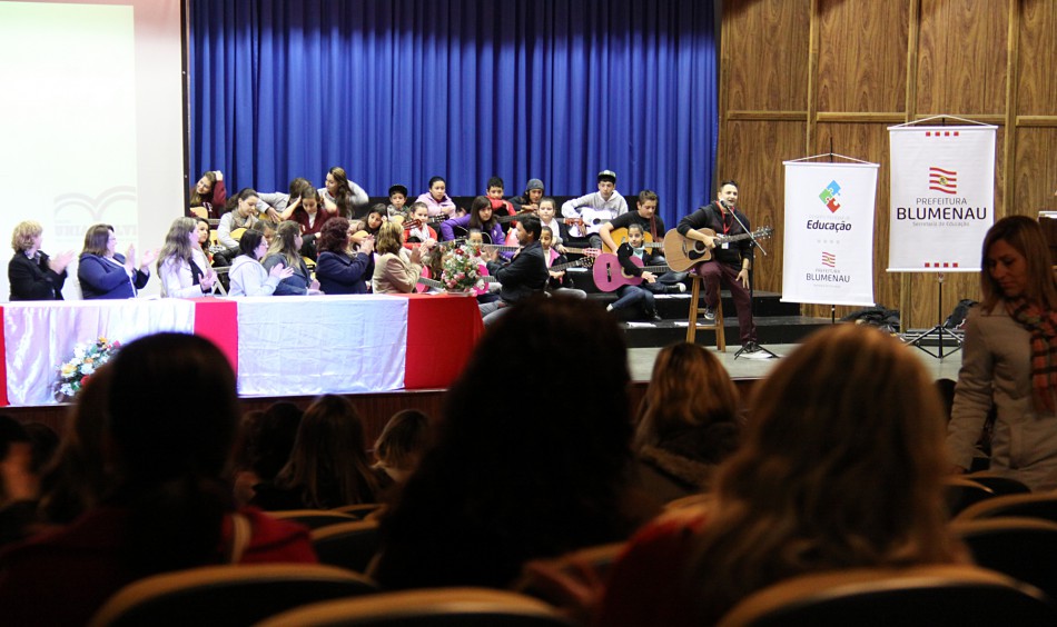 Direito da criança e do adolescente é tema de debate