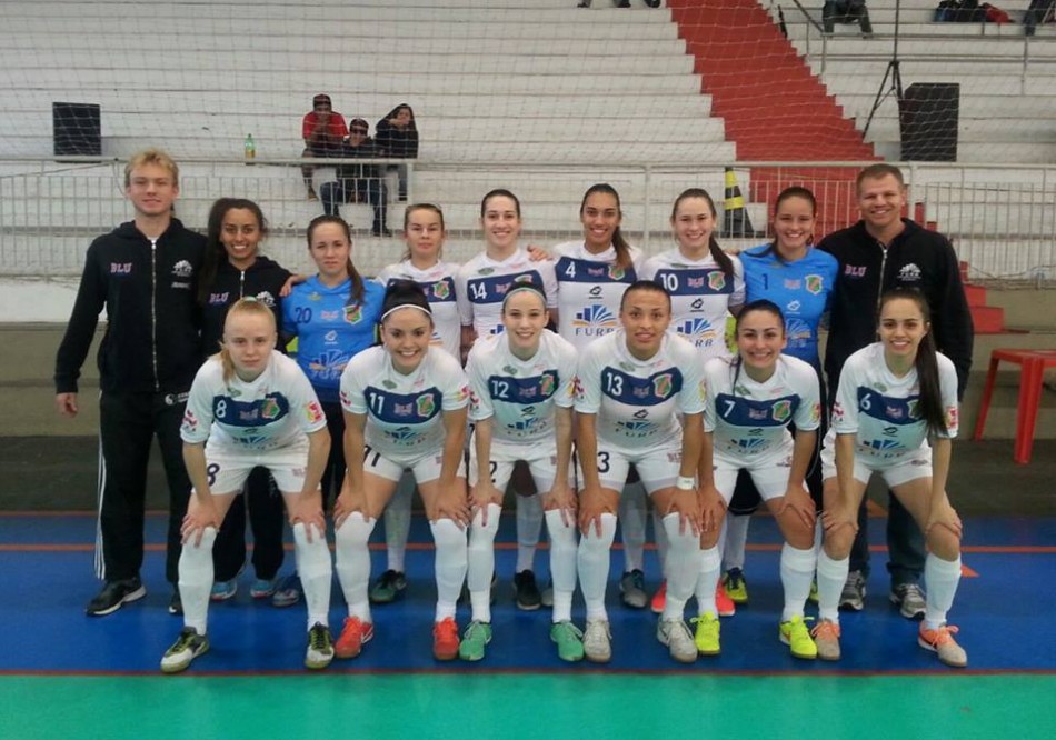 Futsal feminino de Blumenau fica entre os oito melhores clubes do Brasil