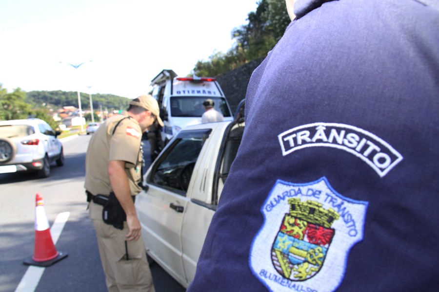 Guarda de Trânsito fiscalizou 120 veículos em blitze nesta quarta