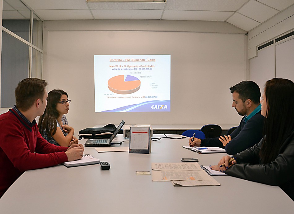 Prefeitura apresenta balanço e renova parcerias com a Caixa Econômica