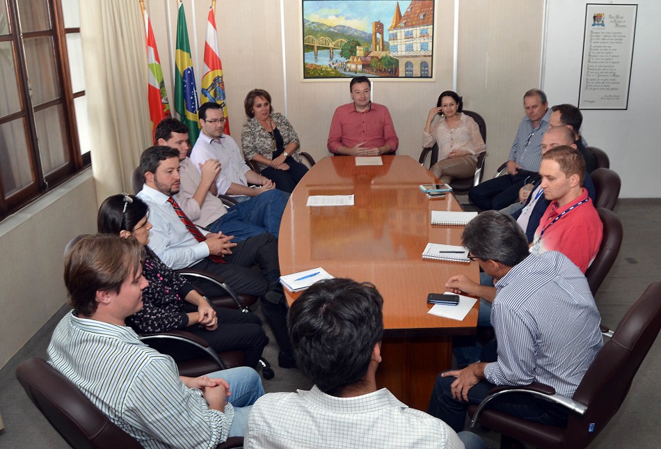 Servidores recebem reconhecimento da administração municipal por projeto inovador
