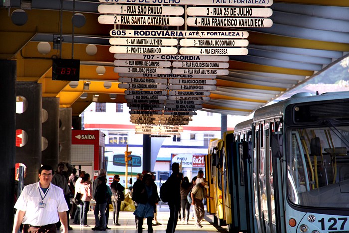 Ônibus extras para o jogo do Metropolitano neste domingo