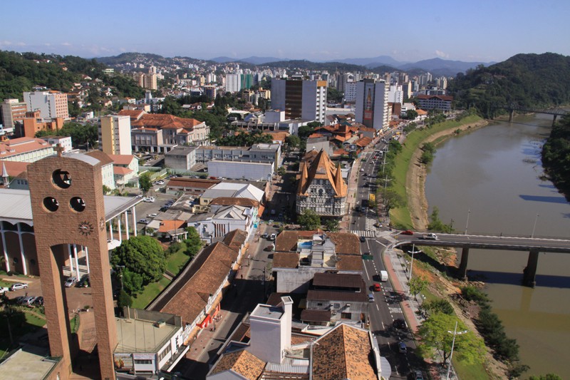 Setor de serviços puxa contratações em Blumenau, segundo Caged