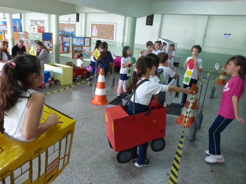Escola Básica Municipal Machado de Assis realiza mostra de trabalhos