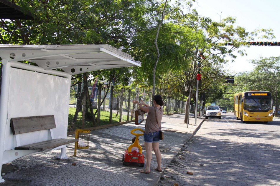 Prefeitura investe na manutenção de abrigos de ônibus