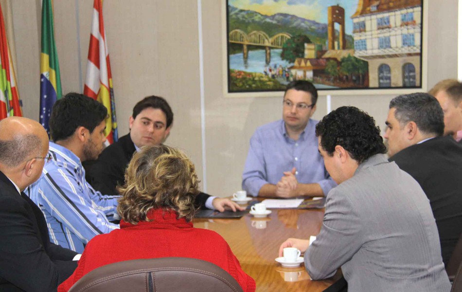 Prefeito recebe presidente da OAB Blumenau