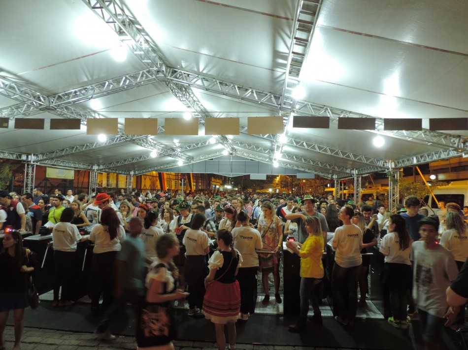 Oktoberfest Blumenau divulga política de venda de ingressos para este sábado