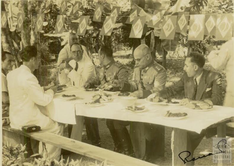 Memória Digital: interventor e militares visitam Blumenau