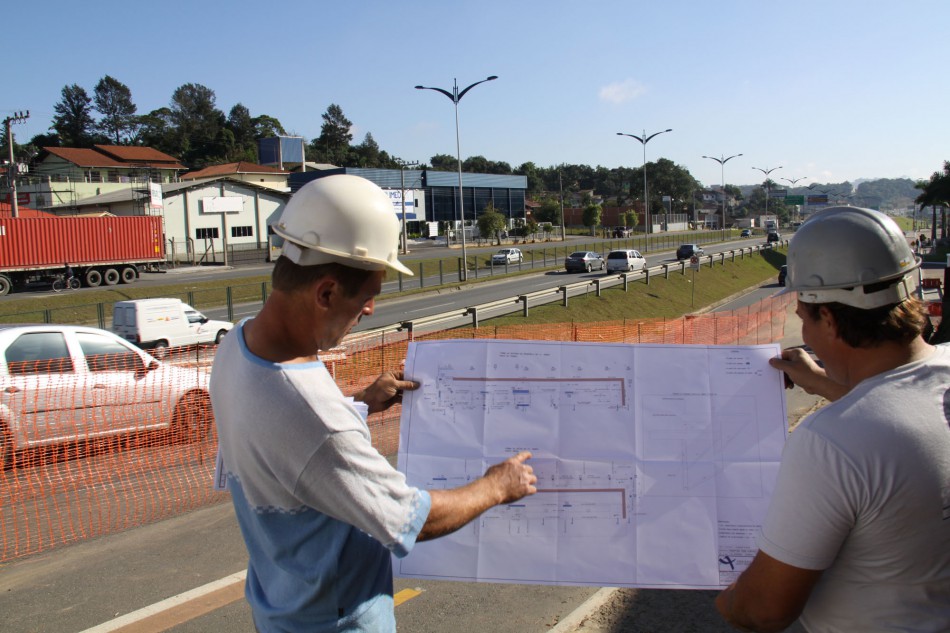 Passarela na Via Expressa deve ficar pronta até final de setembro