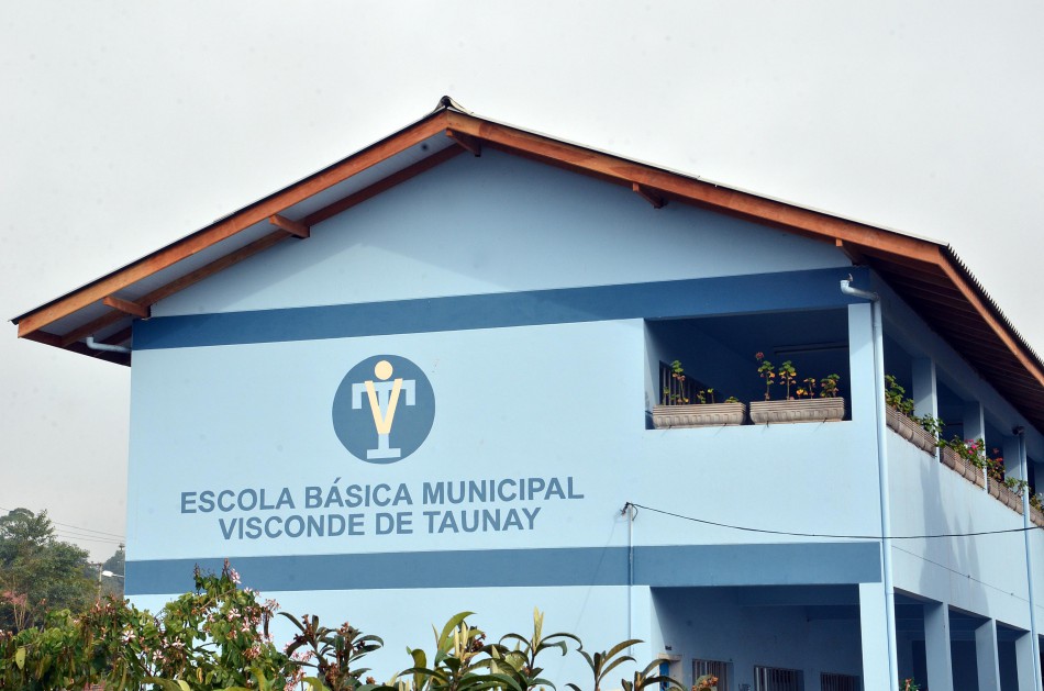 Visconde de Taunay recebe representante da universidade de Barcelona