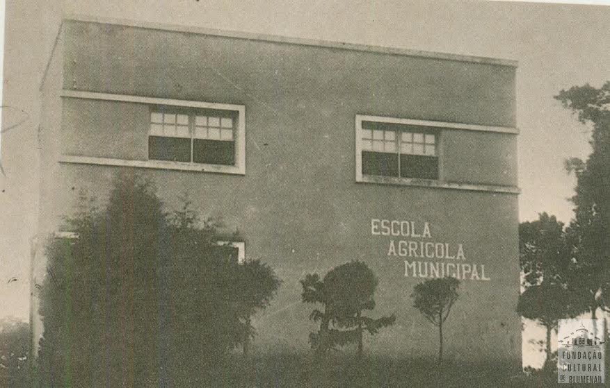 Memória Digital: carentes ganham Escola Agrícola